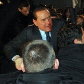 Berlusconi zraniony w twarz
