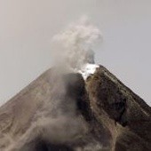 Filipiny: Wulkan Mayon grozi erupcją