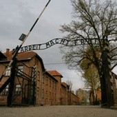 Wyrok ws. kradzieży napisu w Auschwitz