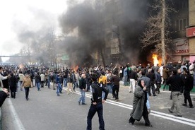 Irańska policja gazem rozproszyła protesty 