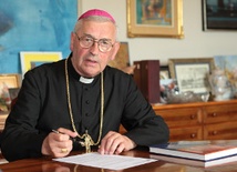 bp Tadeusz Pieronek