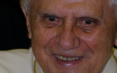 „Benedykt XVI nie cierpi na żadną poważną chorobę”