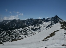 Tatry: Ratownicy przeszukują lawinisko