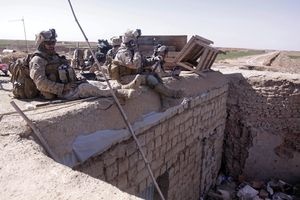 Afganistan: Trwają walki z talibami