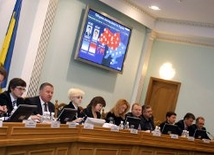 Ukraina: sąd zawiesił decyzję CKW