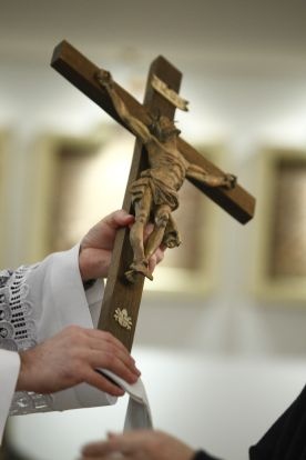 90 proc. katolików chce krzyża