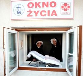 Już 37 "okien życia" w całym kraju