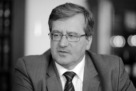 Komorowski: Składam hołd ofiarom katastrofy 