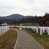Cmentarz ofiar masakry w Srebrenicy