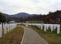 Cmentarz ofiar masakry w Srebrenicy