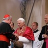 Benedykt XVI świętuje z kardynałami