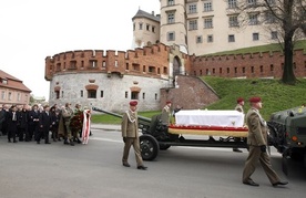 Co jest ważniejsze od "sporu o Wawel"?