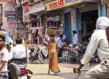 Muzułmanka adoruje krzyż