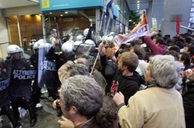 Grecja: Przeżycie narodu czerwoną linią