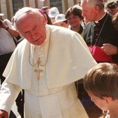 Wciąż błędy w nazwisku Jana Pawła II