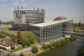 Tusk składa hołd Parlamentowi Europejskiemu