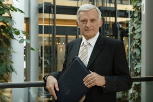 Przewodniczący Parlamentu Europejskiego Jerzy Buzek.