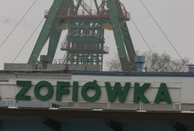 Ewakuacja załogi kopalni "Zofiówka" po awarii zasilania