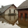 Służby sanitarne dezynfekują wodociągi