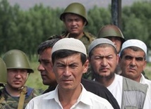 Kirgistan: Wojsko usuwa barykady