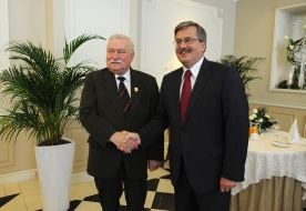 Wałęsa apeluje o głosowanie na Komorowskiego