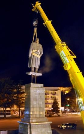 Gruzja pozbywa się pomników Stalina