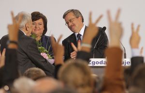 Przewaga Komorowskiego niewielka