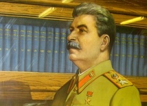 Wnuk Stalina pozywa za słowa o Katyniu