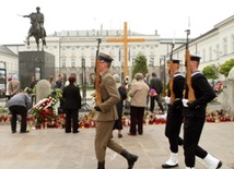 Uroczystość procesyjnego przeniesienia krzyża