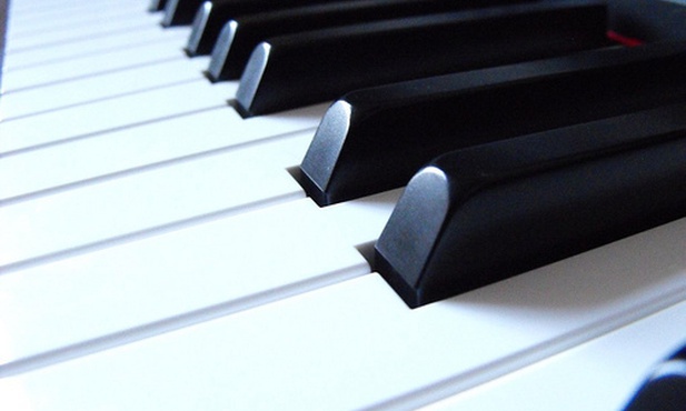 Pianino Beatlesów i Pink Floydów na aukcji