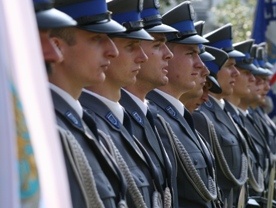 Prawie 700 nowych policjantów