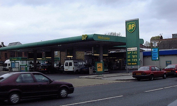 Greenpeace blokuje stacje BP