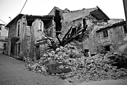 L'Aquila: zginęli przez cement