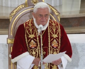 Papież pozdrowił polskich ministrantów