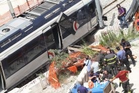 Włochy: Koło Neapolu wykoleił się pociąg