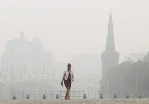 Deszcz rozproszył smog nad Moskwą