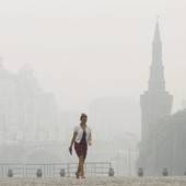 Deszcz rozproszył smog nad Moskwą