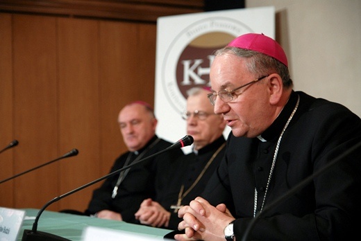 Biskupi apelują o jedność