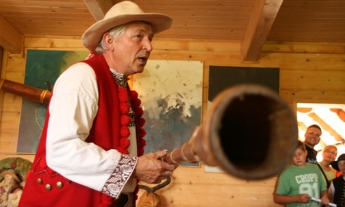 W koronkach nad bachorami