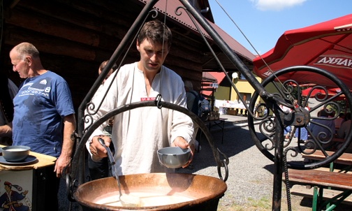 W koronkach nad bachorami