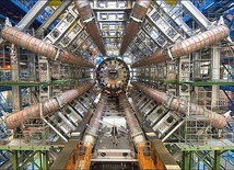 Wielki Zderzacz Hadronów na półmetku