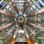 Wielki Zderzacz Hadronów na półmetku