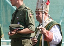 Kard. Dziwisz o krzyżu i harcerzach