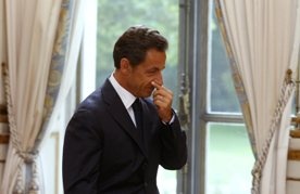 Sarkozy na papieskim dywaniku