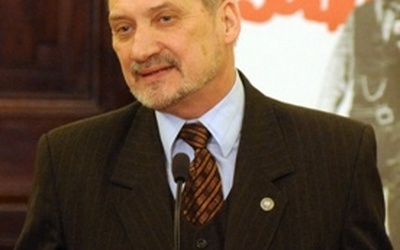 Macierewicz: To może być działanie polityczne