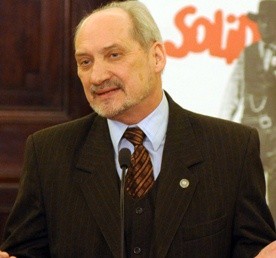 Macierewicz wygrał z TVN