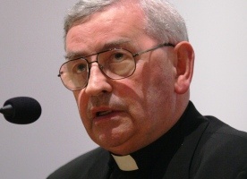 Bp Pieronek: Kocham o. Rydzyka