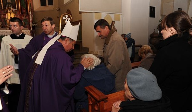 Bp Tomasik modlił się za ofiary