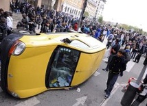 Francja: Policja użyła gazu