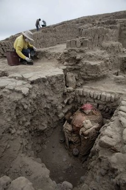 Peru: Grobowiec na szczycie piramidy